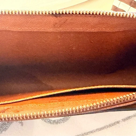 authentic Louis Vuitton Monogram Mens Clutch